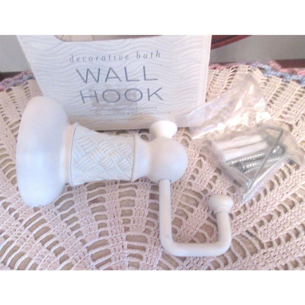 Shabby Basket Wicker Weave Bath Swivel Wall Hook